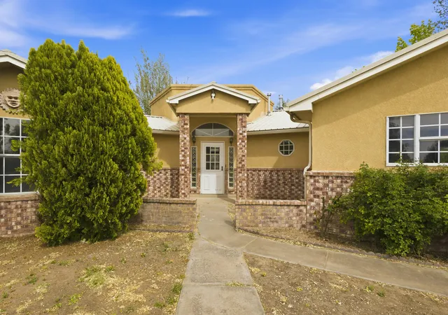 Photo 1 of Single family home for sale at 9 Blackberry Ln, Los Lunas, NM 87031 | MLS# 1102053 | Listing updated on 2026-09-07