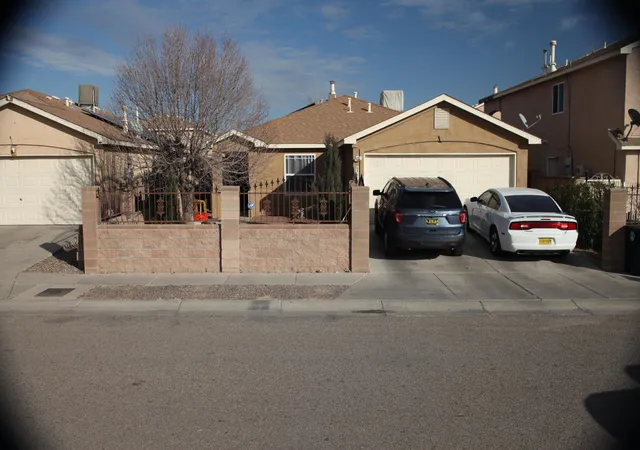 Photo 2 of Single family home for sale at 636 Escavada St Sw, Albuquerque, NM 87105 | MLS# 1102093 | Listing updated on 2026-08-31