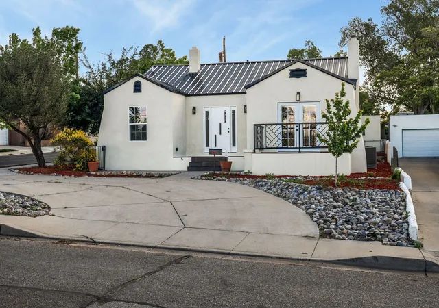 Photo 2 of Single family home for sale at 219 Solano Dr Se, Albuquerque, NM 87108 | MLS# 1102826 | Listing updated on 2026-08-31