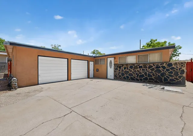 Photo 1 of Sale Pending at 1128 Glorieta St Ne, Albuquerque, NM 87112 | MLS# 1102964 | Listing updated on 2026-09-30