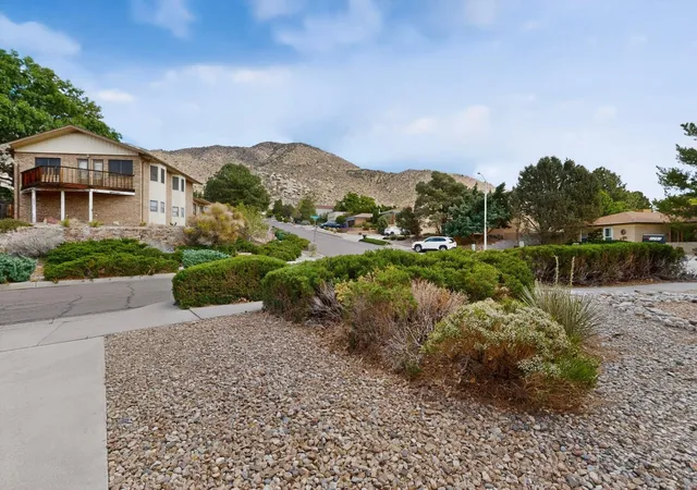Photo 2 of Single family home for sale at 3205 Embudito Dr NE, Albuquerque, NM 87111 | MLS# 1102998 | Listing updated on 2026-08-31