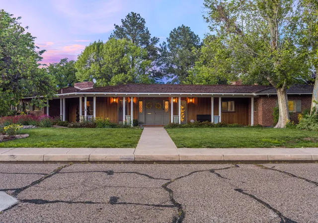 Photo 2 of Single family home for sale at 900 Loma Linda Pl Se, Albuquerque, NM 87108 | MLS# 1103079 | Listing updated on 2026-09-11