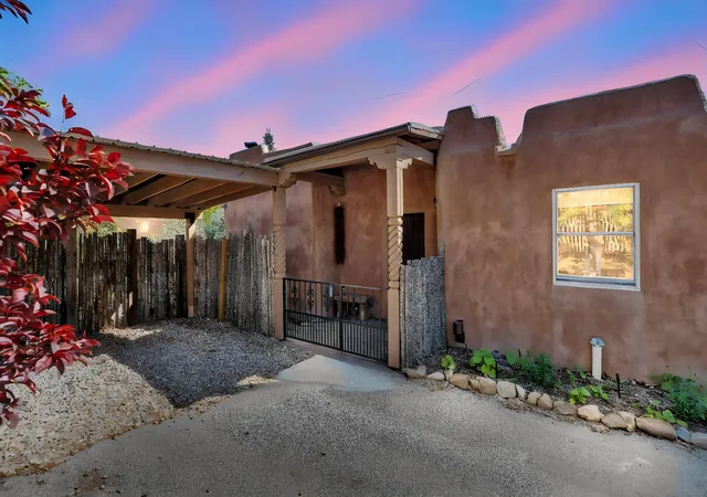 Photo 1 of Single family home for sale at 424 Apodaca Hl St, Santa Fe, NM 87505 | MLS# 1103317 | Listing updated on 2026-08-31