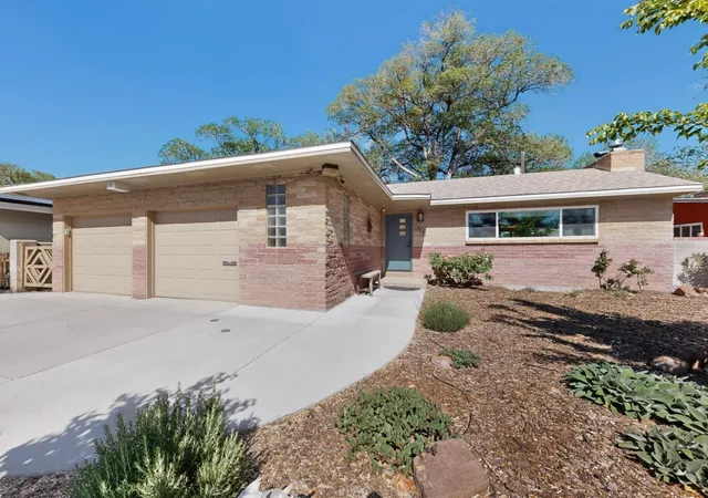 Photo 1 of Single family home for sale at 806 Hermosa Dr Ne, Albuquerque, NM 87110 | MLS# 1103413 | Listing updated on 2026-09-18