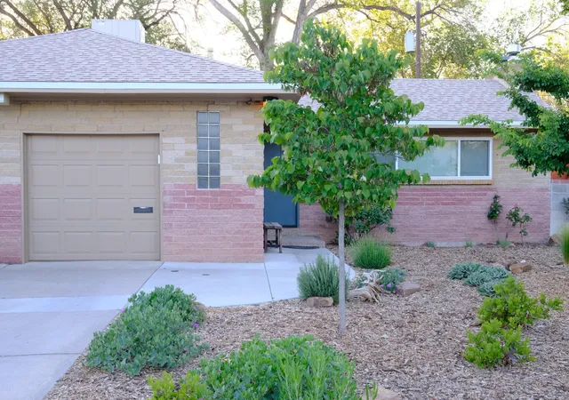Photo 2 of Single family home for sale at 806 Hermosa Dr Ne, Albuquerque, NM 87110 | MLS# 1103413 | Listing updated on 2026-09-18