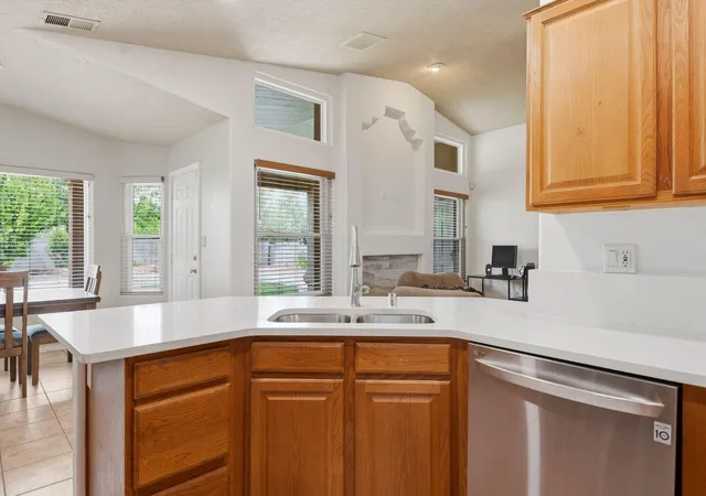 Photo 4 of Single family home for sale at 9423 E Travilla Dr NW, Albuquerque, NM 87114 | MLS# 1103608 | Listing updated on 2026-09-16
