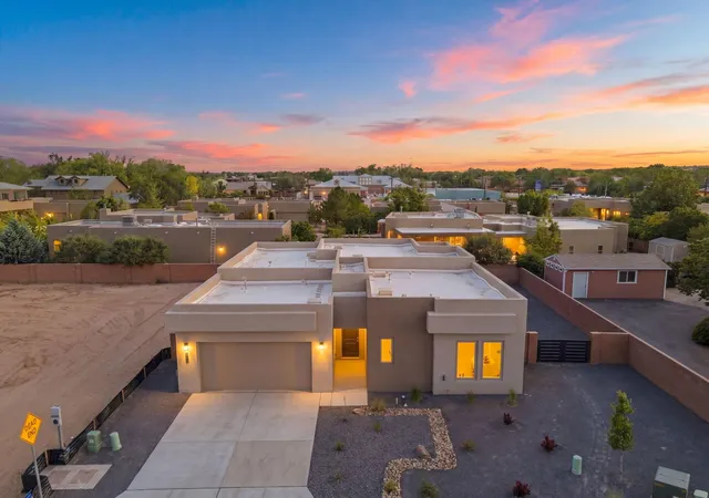 Photo 2 of Sale Pending at 2312 Los Amigos Ln Nw, Albuquerque, NM 87104 | MLS# 1103842 | Listing updated on 2026-09-15