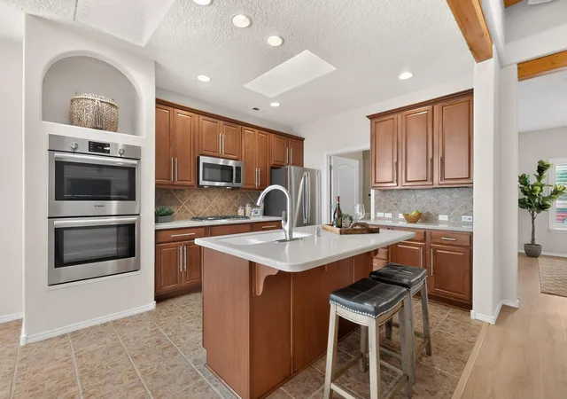 Photo 4 of Single family home for sale at 910 Mountain Phlox Way, Bernalillo, NM 87004 | MLS# 1104257 | Listing updated on 2026-09-23