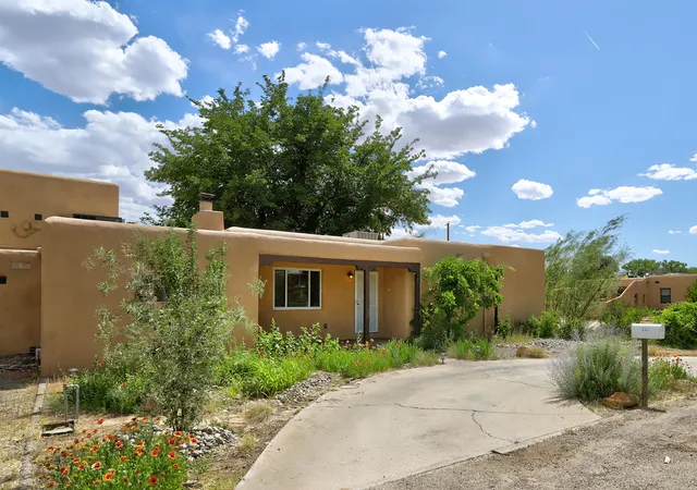 Photo 1 of Single family home for sale at 712 Green Valley Rd Nw, Los Ranchos, NM 87107 | MLS# 1104289 | Listing updated on 2026-09-11