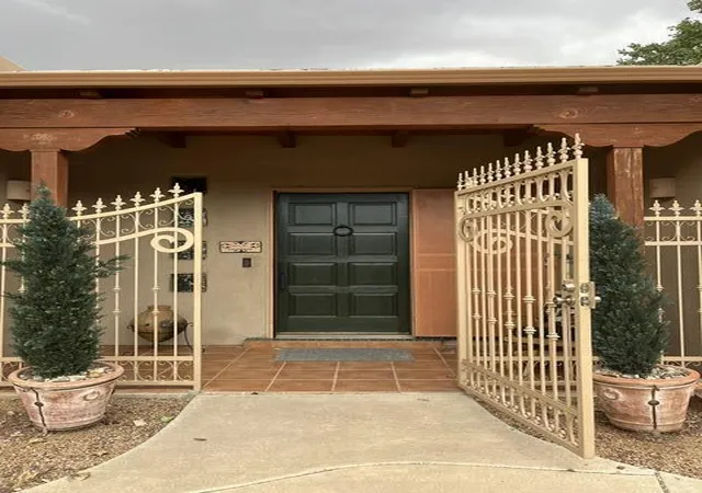 Photo 4 of Sale Pending at 315 Laguna Seca Ln NW, Albuquerque, NM 87104 | MLS# 1104372 | Listing updated on 2026-10-03