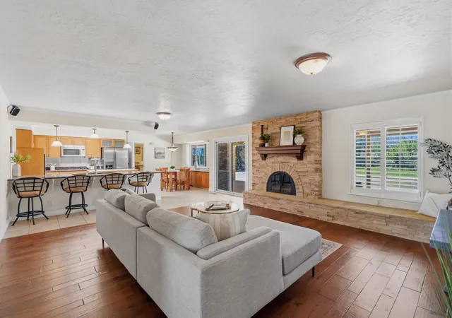 Photo 3 of Sale Pending at 1634 Sagebrush Trl SE, Albuquerque, NM 87123 | MLS# 1104390 | Listing updated on 2026-09-09