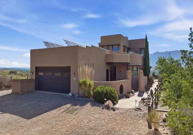 Photo 3 of Single family home for sale at 42 Sereno Ct, Corrales, NM 87048 | MLS# 1104445 | Listing updated on 2026-09-08
