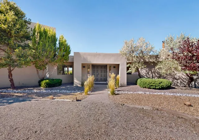 Photo 3 of Single family home for sale at 984 Lynx Loop Ne, Albuquerque, NM 87122 | MLS# 1104525 | Listing updated on 2026-09-12