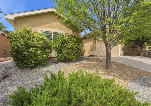 Photo 3 of Single family home for sale at 1071 Alegria Rd, Los Lunas, NM 87031 | MLS# 1104551 | Listing updated on 2026-09-28