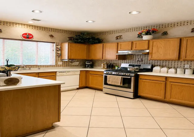 Photo 1 of Single family home for sale at 9904 Rio Corto Ave Sw, Albuquerque, NM 87121 | MLS# 1104800 | Listing updated on 2026-09-09