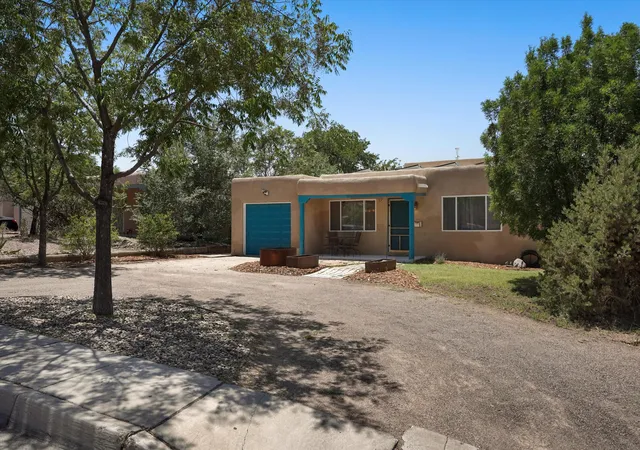 Photo 3 of Sale Pending at 813 Girard Blvd Se, Albuquerque, NM 87106 | MLS# 1104839 | Listing updated on 2026-09-14