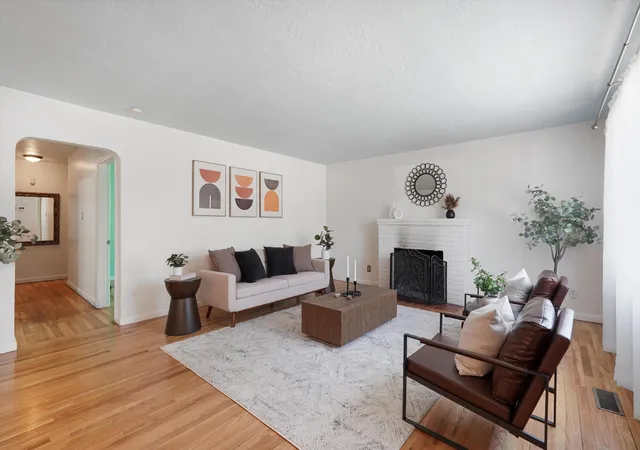 Photo 4 of Sale Pending at 813 Girard Blvd SE, Albuquerque, NM 87106 | MLS# 1104839 | Listing updated on 2026-09-14