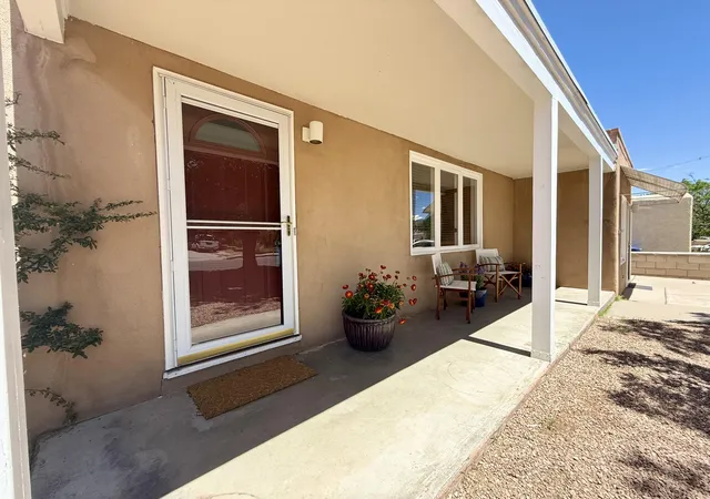 Photo 3 of Sale Pending at 4643 Idlewilde Ln Se, Albuquerque, NM 87108 | MLS# 1104882 | Listing updated on 2026-09-02