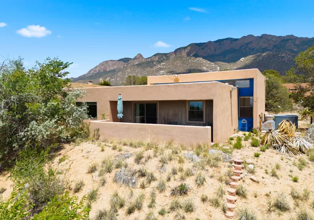 Photo 3 of Single family home for sale at 726 1 Tramway Vista Ct Ne, Albuquerque, NM 87122 | MLS# 1105104 | Listing updated on 2026-09-11