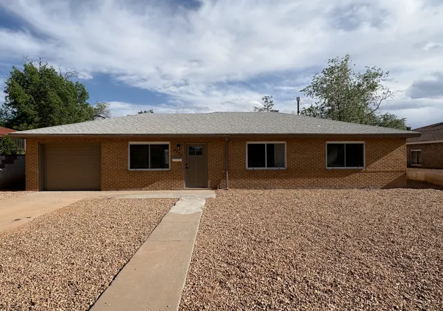 Photo 2 of Single family home for sale at 5606 Hannett Ave Ne, Albuquerque, NM 87110 | MLS# 1105112 | Listing updated on 2026-08-31