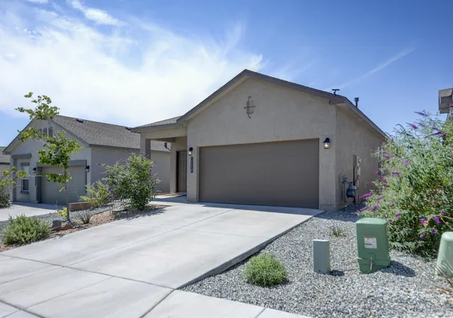 Photo 3 of Sale Pending at 10658 Valedon Ln SW, Albuquerque, NM 87121 | MLS# 1105187 | Listing updated on 2026-09-09