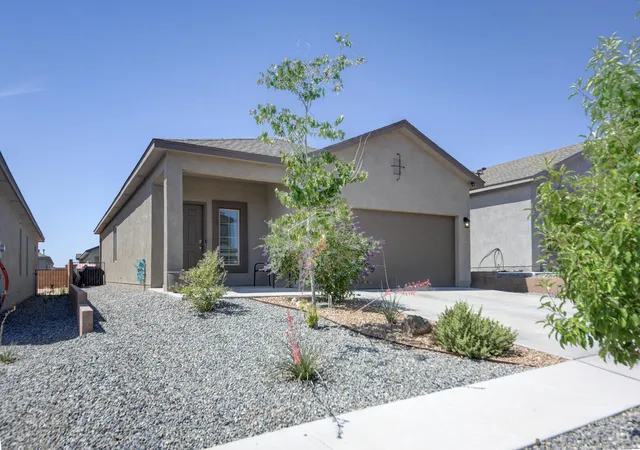 Photo 4 of Sale Pending at 10658 Valedon Ln SW, Albuquerque, NM 87121 | MLS# 1105187 | Listing updated on 2026-09-09