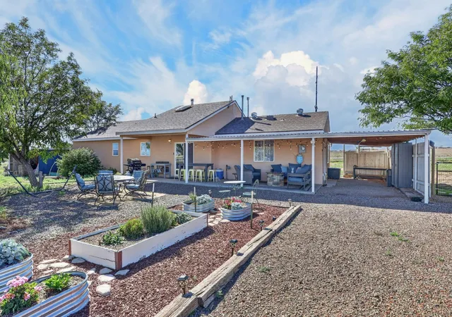 Single family home for sale at 4 Starlight Acres Dr, Edgewood, NM 87015 | MLS# 1105192