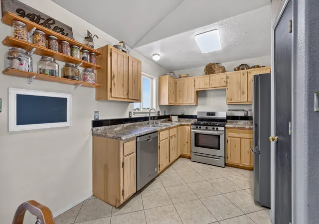 Photo 4 of Single family home for sale at 4 Starlight Acres Dr, Edgewood, NM 87015 | MLS# 1105192 | Listing updated on 2026-09-24