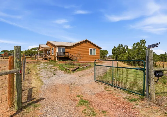 Photo 2 of Sale Pending at 2 Entrada Del Norte, Edgewood, NM 87015 | MLS# 1105213 | Listing updated on 2026-08-31