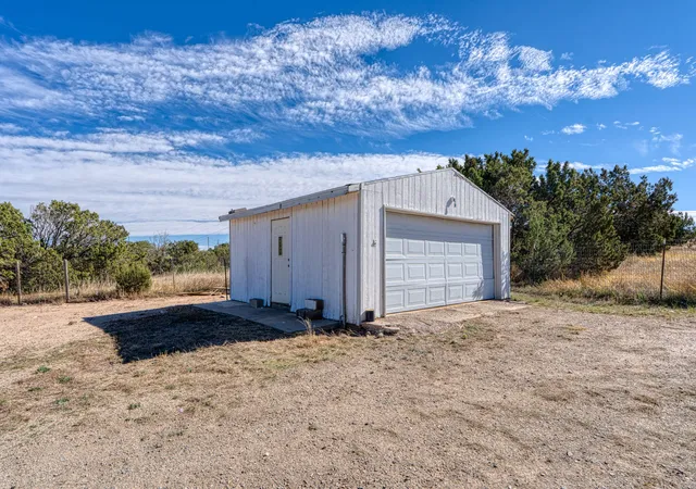 Photo 3 of Sale Pending at 8 Capital Rd, Edgewood, NM 87015 | MLS# 1105223 | Listing updated on 2026-09-11