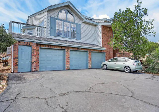 Photo 3 of Sale Pending at 18 Boulder Ln, Cedar Crest, NM 87008 | MLS# 1105484 | Listing updated on 2026-09-07