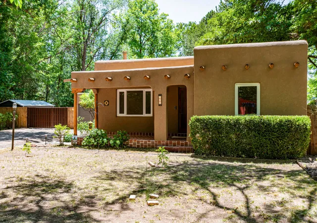 Photo 3 of Sale Pending at 298 Placitas Rd Nw, Albuquerque, NM 87107 | MLS# 1105517 | Listing updated on 2026-09-21