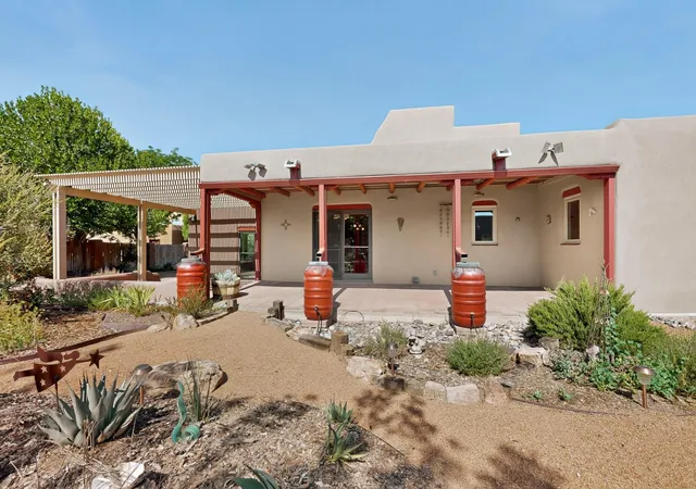 Photo 4 of Sale Pending at 310 La Espina Pl NE, Albuquerque, NM 87113 | MLS# 1105569 | Listing updated on 2026-09-01