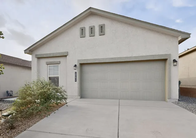 Photo 3 of Single family home for sale at 10654 Valedon Ln Sw, Albuquerque, NM 87121 | MLS# 1105596 | Listing updated on 2026-09-11