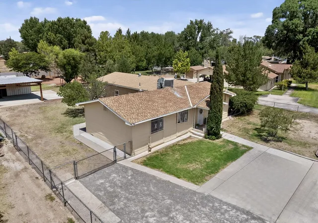 Photo 2 of Sale Pending at 3021 Joe Sanchez Rd Sw, Albuquerque, NM 87105 | MLS# 1105664 | Listing updated on 2026-09-08