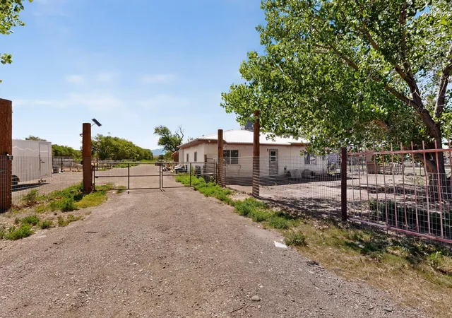 Photo 2 of Single family home for sale at 2669 Nm Hwy 47, Los Lunas, NM 87031 | MLS# 1105697 | Listing updated on 2026-09-15