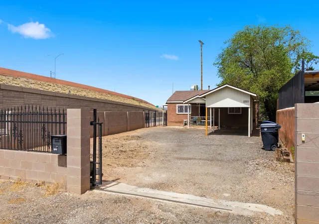Photo 3 of Single family home for sale at 2201 7th Street Nw, Albuquerque, NM 87102 | MLS# 1105714 | Listing updated on 2026-08-31