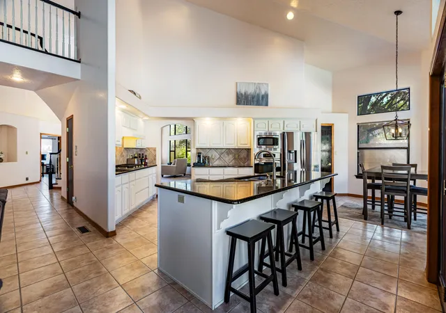 Photo 2 of Sale Pending at 8920 Vallejo Pl Ne, Albuquerque, NM 87122 | MLS# 1105763 | Listing updated on 2026-09-04