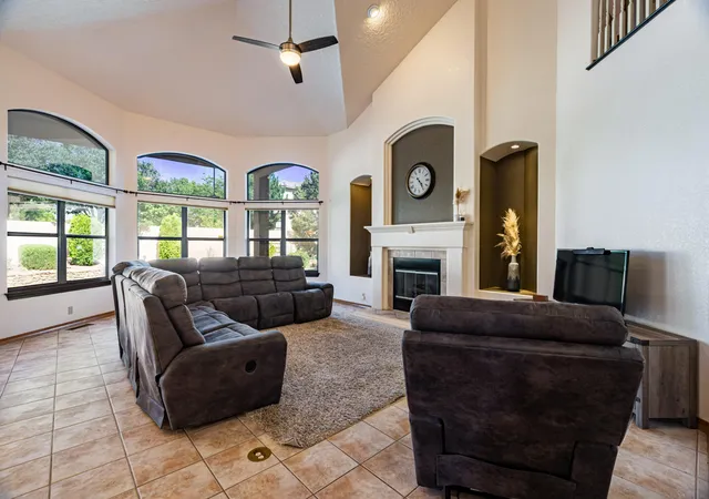 Photo 3 of Sale Pending at 8920 Vallejo Pl Ne, Albuquerque, NM 87122 | MLS# 1105763 | Listing updated on 2026-09-04