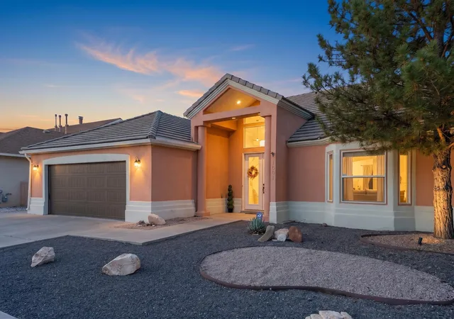 Photo 2 of Single family home for sale at 1001 Pinzon St Nw, Los Lunas, NM 87031 | MLS# 1105790 | Listing updated on 2026-09-09