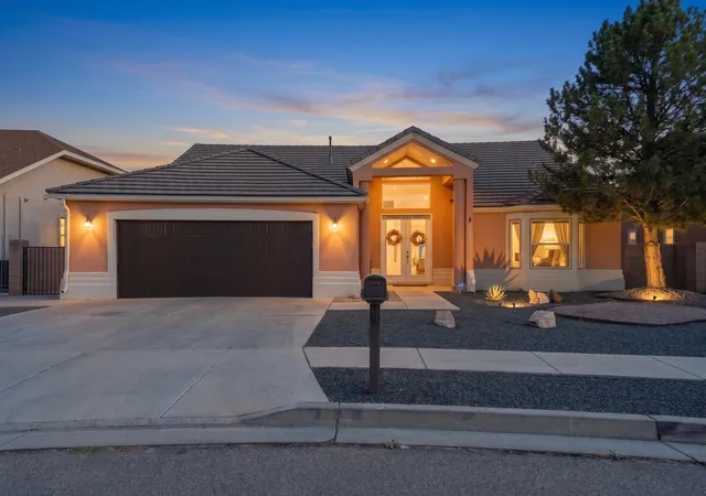 Photo 3 of Single family home for sale at 1001 Pinzon St Nw, Los Lunas, NM 87031 | MLS# 1105790 | Listing updated on 2026-09-09