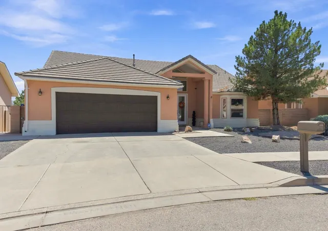 Photo 4 of Single family home for sale at 1001 Pinzon St NW, Los Lunas, NM 87031 | MLS# 1105790 | Listing updated on 2026-09-09