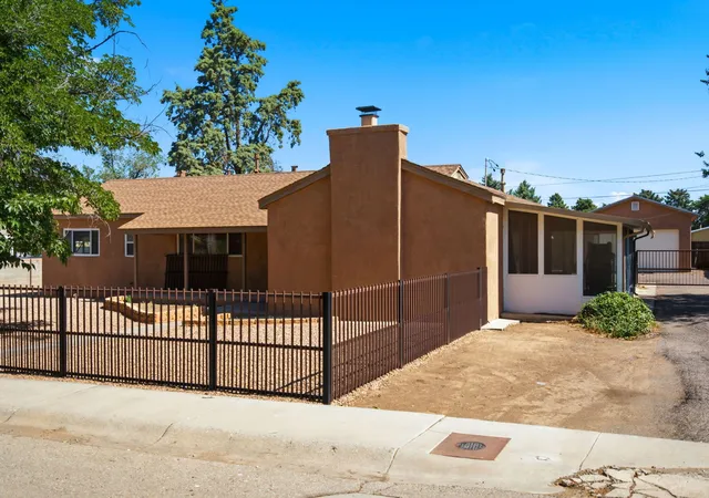 Photo 2 of Sale Pending at 105 Green Valley Rd Nw, Los Ranchos, NM 87107 | MLS# 1105863 | Listing updated on 2026-09-09