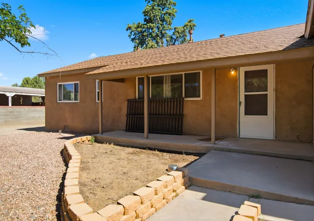Photo 3 of Sale Pending at 105 Green Valley Rd Nw, Los Ranchos, NM 87107 | MLS# 1105863 | Listing updated on 2026-09-09
