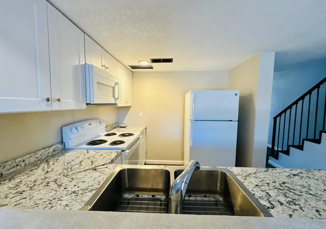 Photo 3 of Sale Pending at 3301 Monroe St Ne #UNIT H89, Albuquerque, NM 87110 | MLS# 1105897 | Listing updated on 2026-10-06
