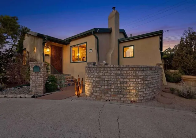 Photo 1 of Single family home for sale at 520 Tulane Dr Se, Albuquerque, NM 87106 | MLS# 1105905 | Listing updated on 2026-09-14