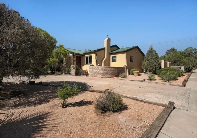 Photo 2 of Single family home for sale at 520 Tulane Dr Se, Albuquerque, NM 87106 | MLS# 1105905 | Listing updated on 2026-09-14