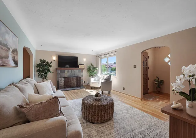 Photo 3 of Single family home for sale at 520 Tulane Dr Se, Albuquerque, NM 87106 | MLS# 1105905 | Listing updated on 2026-09-14