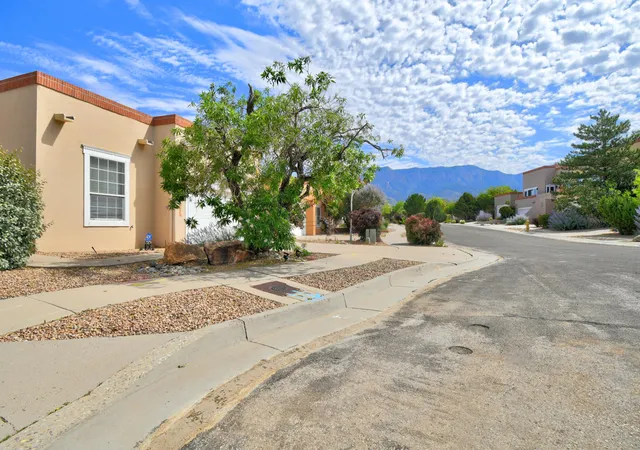 Photo 2 of Single family home for sale at 5607 Bosque Vista Dr Ne, Albuquerque, NM 87111 | MLS# 1105913 | Listing updated on 2026-09-04