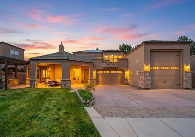 Photo 2 of Single family home for sale at 323 Nuevo Hacienda Ln Nw, Los Ranchos, NM 87107 | MLS# 1106061 | Listing updated on 2026-09-22